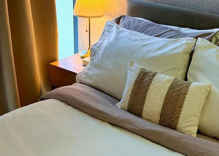Modern Cozy In Bgc Near Uptown Mall Manila