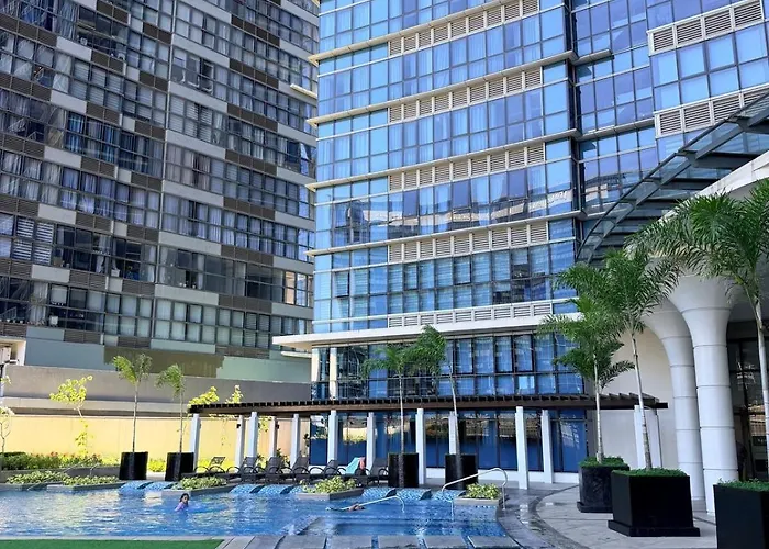 Modern Cozy In Bgc Near Uptown Mall