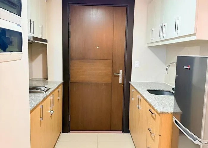 Modern Cozy In Bgc Near Uptown Mall *